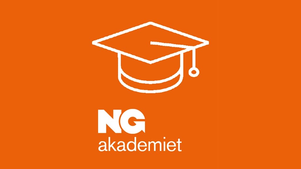 Amerikansk eksamenslue og NG akademiet-logo på oransje bakgrunn. Illustrasjon. 